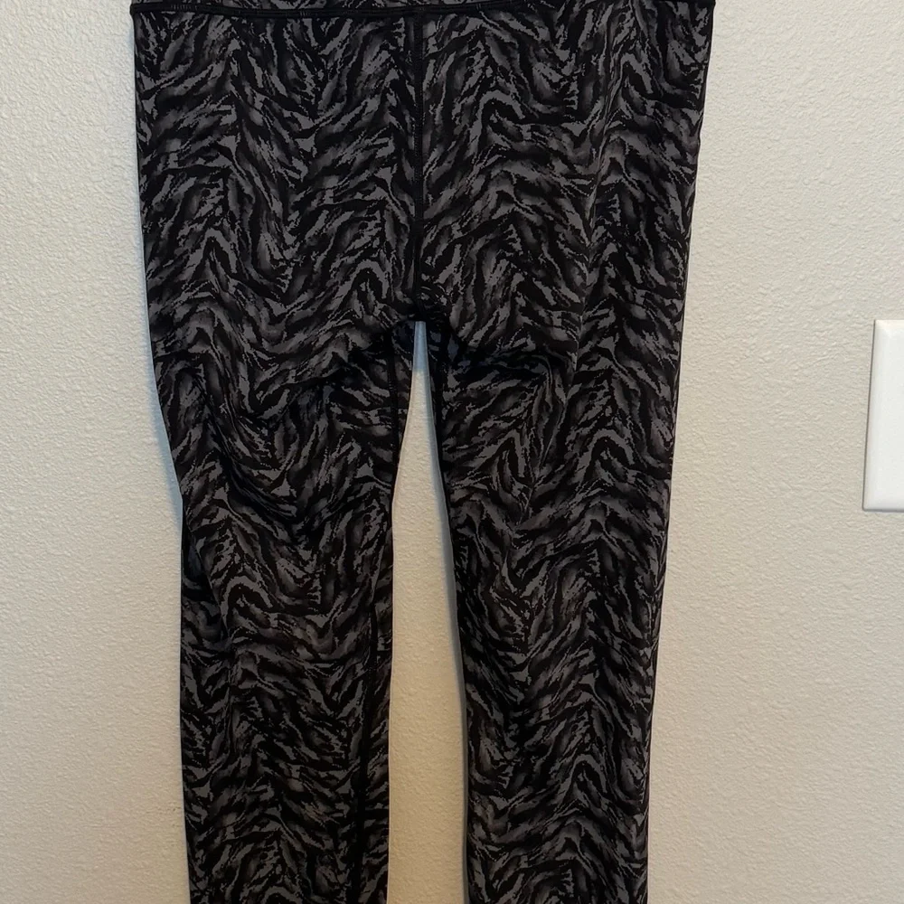 Varley Luna High Rise 7/8 Legging in Dark Mono Zebra Size Medium